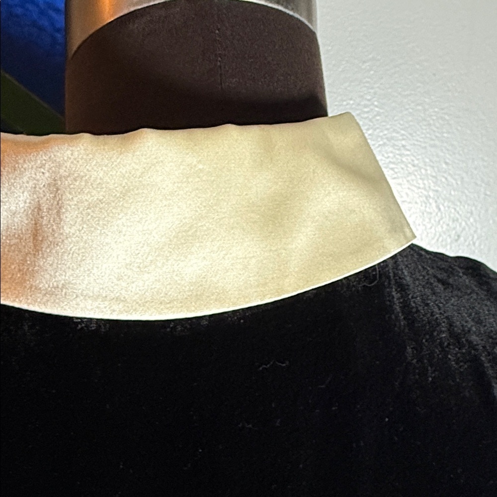 Ralph Lauren Vintage Black Velvet Blouse with Ivory Silk Collar & Cuffs SZ 8 - Picture 5 of 10